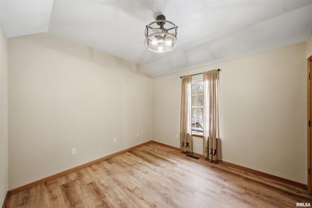 302 COTTONWOOD Circle, East Peoria, IL 61611