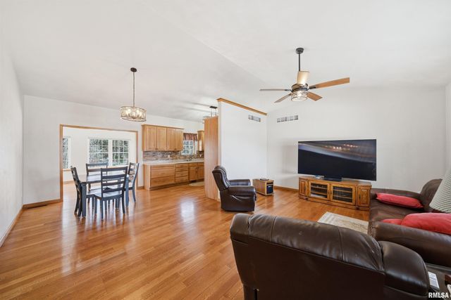 302 COTTONWOOD Circle, East Peoria, IL 61611