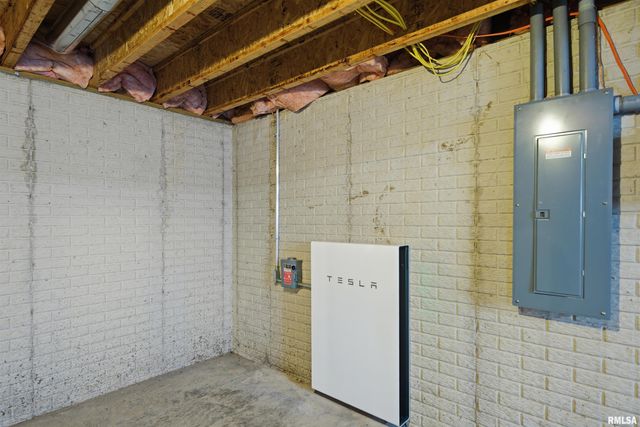 302 COTTONWOOD Circle, East Peoria, IL 61611