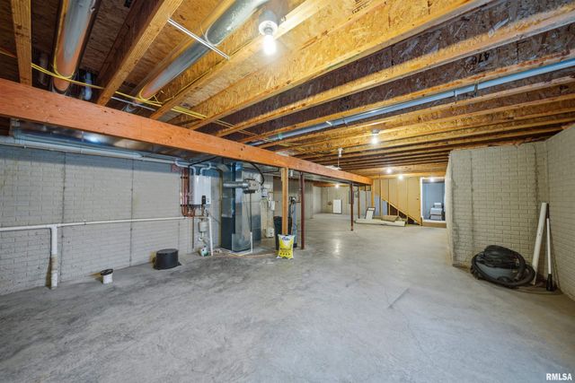 302 COTTONWOOD Circle, East Peoria, IL 61611