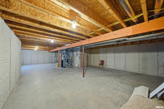 302 COTTONWOOD Circle, East Peoria, IL 61611