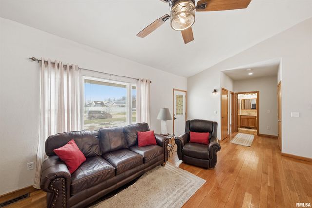 302 COTTONWOOD Circle, East Peoria, IL 61611