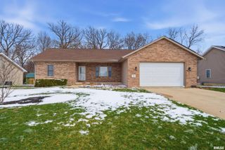 302 COTTONWOOD Circle, East Peoria, IL 61611