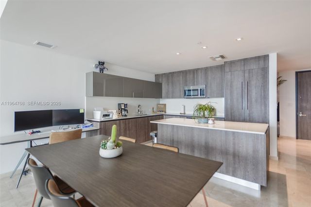 88 SW 7th St 2204, Miami, FL 33130