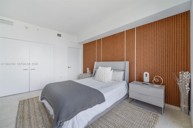 88 SW 7th St 2204, Miami, FL 33130