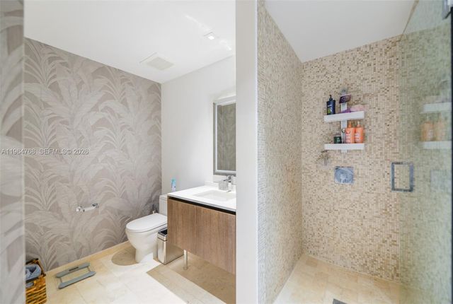 88 SW 7th St 2204, Miami, FL 33130