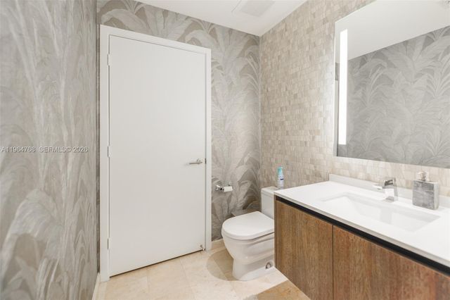 88 SW 7th St 2204, Miami, FL 33130