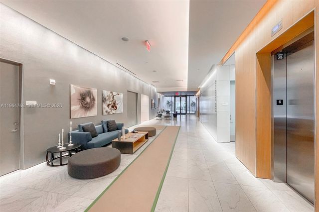 88 SW 7th St 2204, Miami, FL 33130