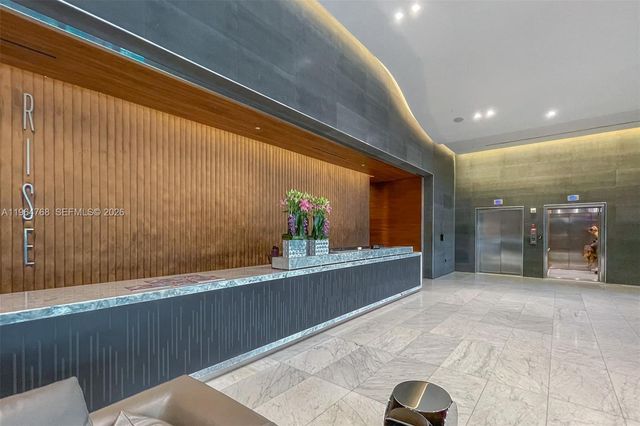 88 SW 7th St 2204, Miami, FL 33130