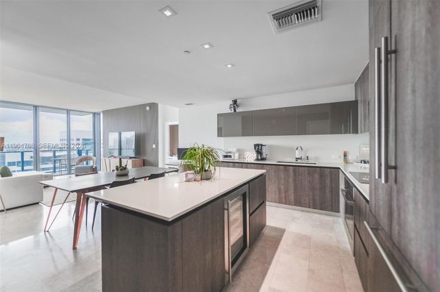 88 SW 7th St 2204, Miami, FL 33130