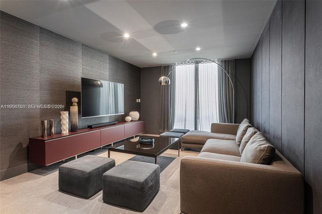 88 SW 7th St 2204, Miami, FL 33130