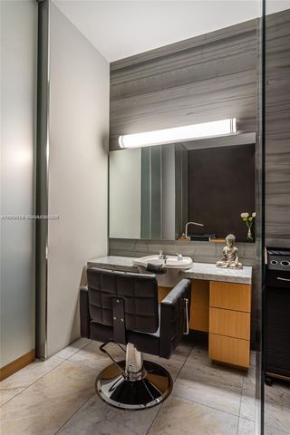 88 SW 7th St 2204, Miami, FL 33130