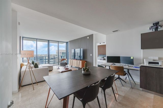 88 SW 7th St 2204, Miami, FL 33130