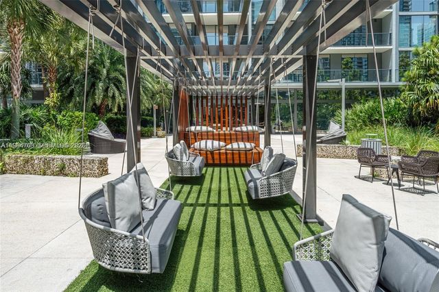 88 SW 7th St 2204, Miami, FL 33130