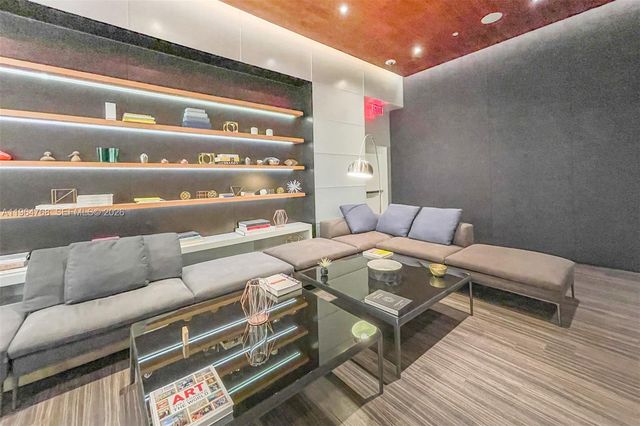 88 SW 7th St 2204, Miami, FL 33130