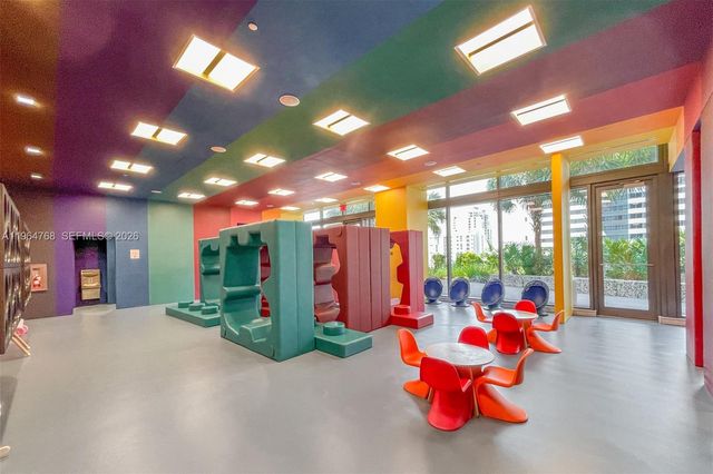 88 SW 7th St 2204, Miami, FL 33130