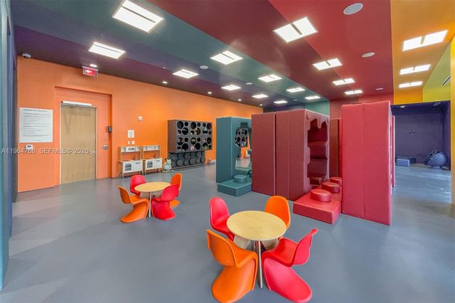 88 SW 7th St 2204, Miami, FL 33130