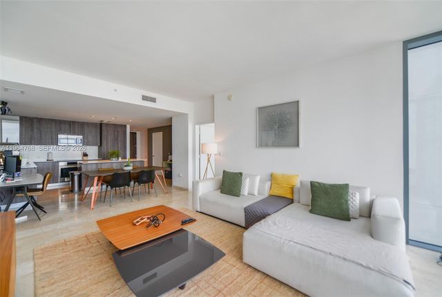 88 SW 7th St 2204, Miami, FL 33130