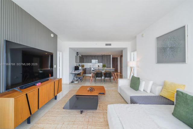 88 SW 7th St 2204, Miami, FL 33130