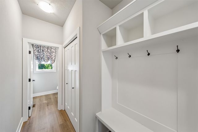 6000 Gladbury Court, Pleasant Hill, IA 50327