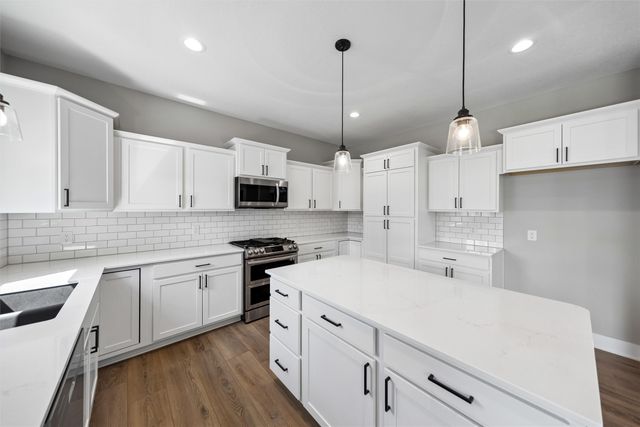 6000 Gladbury Court, Pleasant Hill, IA 50327