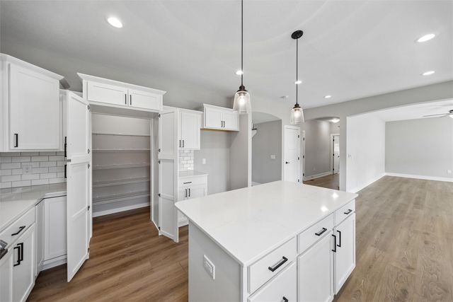 6000 Gladbury Court, Pleasant Hill, IA 50327