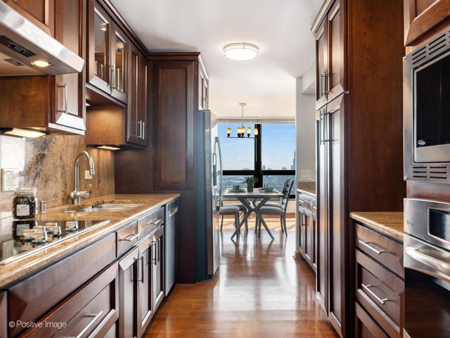 360 E RANDOLPH Street 3902, Chicago, IL 60601