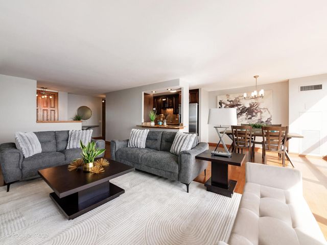 360 E RANDOLPH Street 3902, Chicago, IL 60601