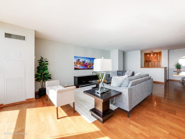 360 E RANDOLPH Street 3902, Chicago, IL 60601