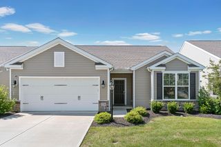 220 Woodland Sky Drive, Pataskala, OH 43062