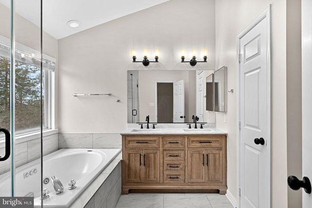 20905 SANDSTONE SQ, Sterling, VA 20165