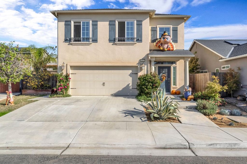 2625 Las Rosas Avenue, Clovis, CA 93619