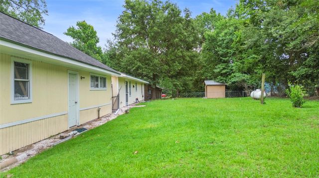 111 Town And Country Lane, Huntsville, TX 77320