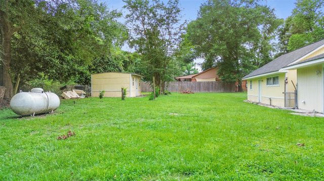 111 Town And Country Lane, Huntsville, TX 77320