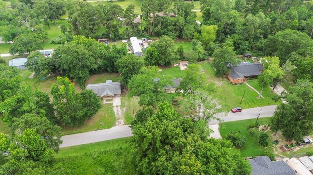 111 Town And Country Lane, Huntsville, TX 77320