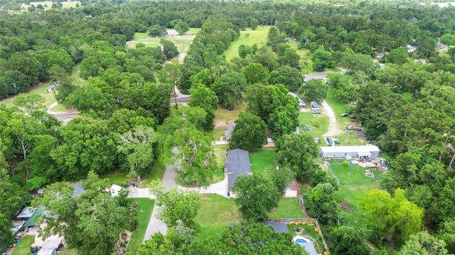 111 Town And Country Lane, Huntsville, TX 77320