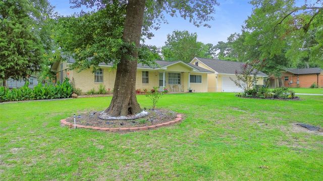 111 Town And Country Lane, Huntsville, TX 77320
