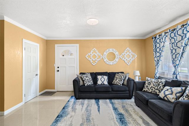 111 Town And Country Lane, Huntsville, TX 77320