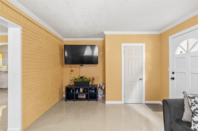 111 Town And Country Lane, Huntsville, TX 77320