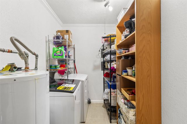 111 Town And Country Lane, Huntsville, TX 77320