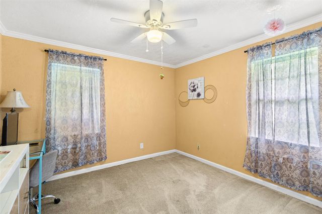 111 Town And Country Lane, Huntsville, TX 77320