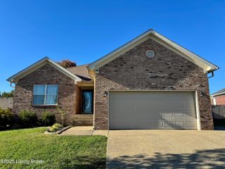 252 Halcomb Ct, Shepherdsville, KY 40165
