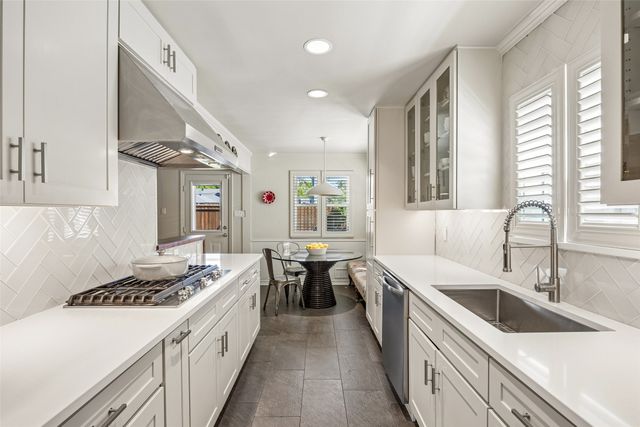 9933 Vistadale Drive, Dallas, TX 75238