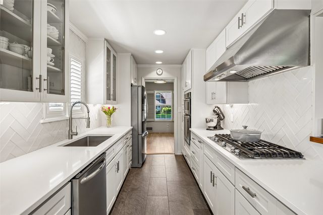 9933 Vistadale Drive, Dallas, TX 75238