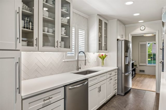 9933 Vistadale Drive, Dallas, TX 75238