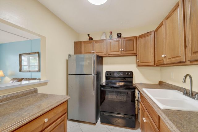 370 Horizon Street E, Boynton Beach, FL 33435