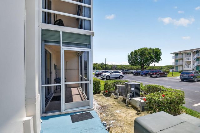 370 Horizon Street E, Boynton Beach, FL 33435