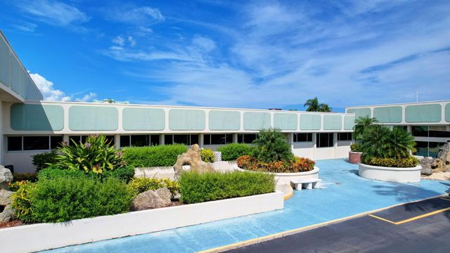 370 Horizon Street E, Boynton Beach, FL 33435