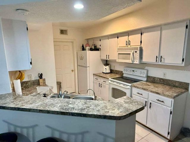 737 CREST PINES DRIVE 613, Orlando, FL 32828