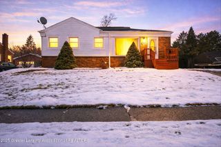 2209 Barstow Road, Lansing, MI 48906